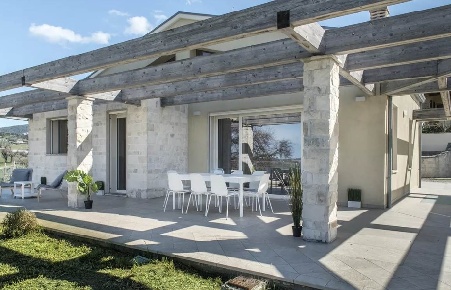 Foto Villa unifamiliare a Camerano di 204 m² con 6 locali in vendita