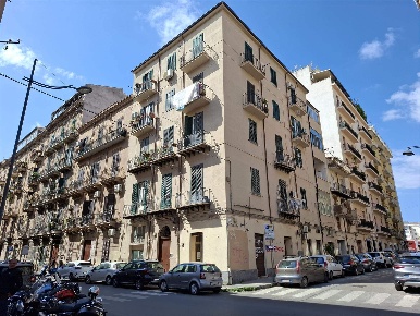 Foto Appartamento in Via Giacomo Cusmano 22, Palermo di 95 m² con 3 locali