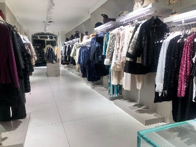 Foto Attività commerciale in Via Mercanti 21, Salerno di 107 m² in vendita