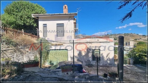 Foto Villa unifamiliare a Canicattì di 180 m² con 4 locali in vendita