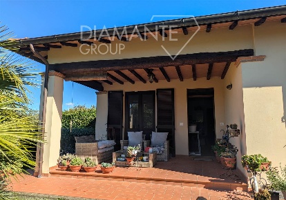 Foto Villa unifamiliare a Castiglione del Lago Pozzuolo di 300 m²