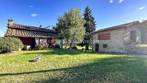 Foto Rustico a Pescaglia Centro di 310 m² con 14 locali in vendita