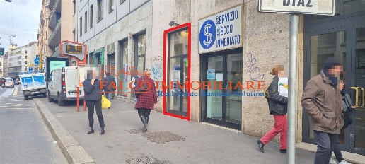Foto Negozio in Via Sforza, Milano Guastalla di 120 m² con 1 locali