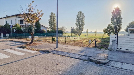 Foto Terreno edificabile in via Marino Pascoli, Ravenna di 513 m²