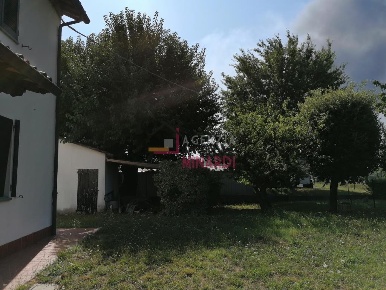 Foto Casa indipendente in Via Pana, Faenza di 283 m² con 4 locali