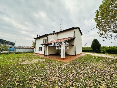 Foto Casa indipendente in Via Pana, Faenza di 283 m² con 4 locali