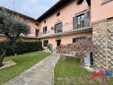 Foto Rustico a Pontida di 303 m² con 7 locali in vendita