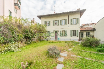 Foto Casa indipendente in Via Petrarca, Desio di 142 m² con 3 locali