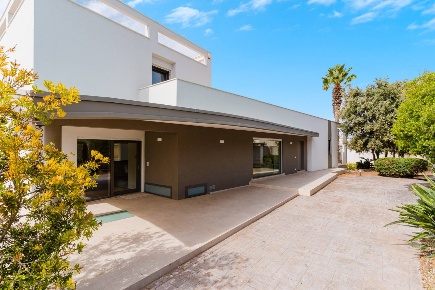 Foto Villa singola in Via Elio Petri, Bisceglie di 400 m² con 7 locali