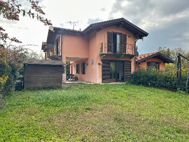 Foto Casa indipendente in via sant anna, Cambiasca di 150 m² con 5 locali