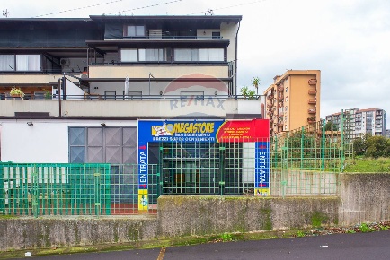 Foto Negozio in Viale San Teodoro, Catania Librino - Zia Lisa di 100 m²