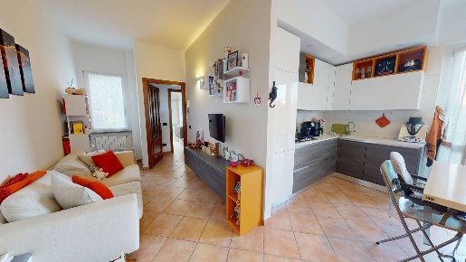 Foto Appartamento in Via Adamello, Cesano Maderno di 93 m² con 3 locali