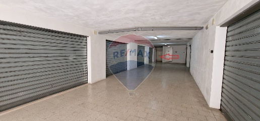 Foto Box in Via Verdi, Vieste Centro di 60 m² con 1 locali in vendita