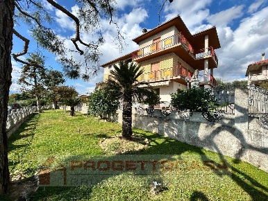 Foto Casa indipendente in Contrada Sant'Anna, Monteprandone di 409 m²