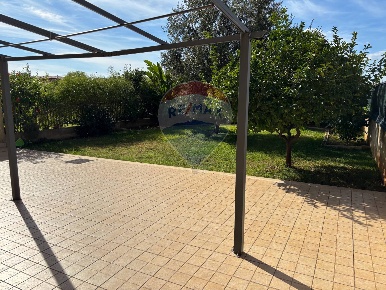 Foto Appartamento in Viale Pietro Nenni, Floridia di 132 m² con 6 locali