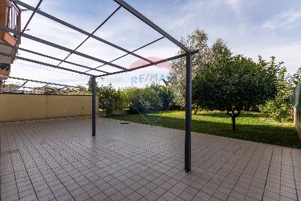 Foto Appartamento in Viale Pietro Nenni, Floridia di 132 m² con 6 locali