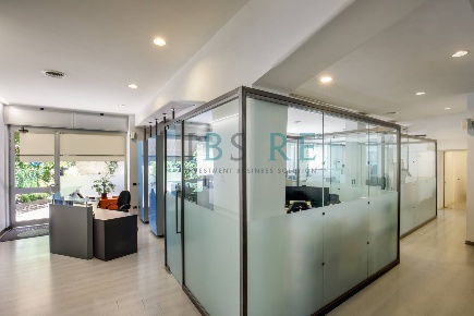 Foto Ufficio in Via Festo Avieno, Roma Balduina di 205 m² con 6 locali