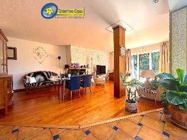 Foto Villa singola in via giacomo brodolini, Teramo Centro di 438 m²