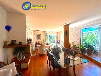 Foto Villa singola in via giacomo brodolini, Teramo Centro di 438 m²