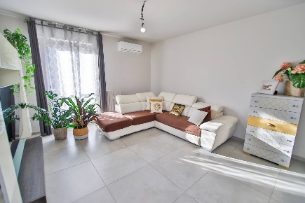 Foto Appartamento in Via Ugo Foscolo, Montanaro di 129 m² con 5 locali
