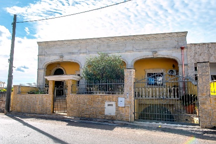 Foto Villa singola in b.croce, Sava di 400 m² con 10 locali in vendita