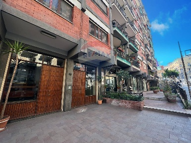 Foto Appartamento in Via Salvator Rosa, Napoli di 150 m² con 5 locali