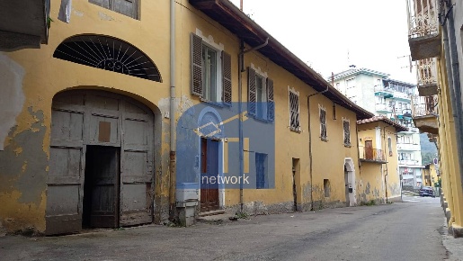 Foto Rustico in Vai Rivassola, Cuorgnè Centro di 500 m² con 14 locali