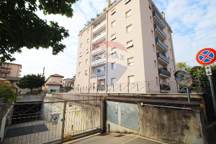 Foto Box in via don lombardi, Ponte San Pietro Centro di 25 m² con 1 locali