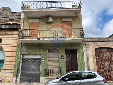 Foto Case semi ndipendenti in Via Garibaldi, Floridia di 108 m² in vendita