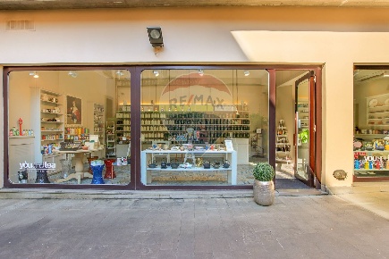 Foto Negozio a Bergamo Centro di 60 m² con 2 locali in affitto