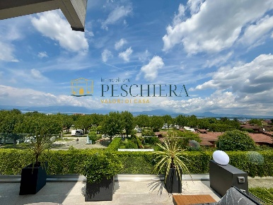 Foto Appartamento in Via de Amicis, Peschiera del Garda Centro di 127 m²