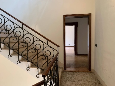 Foto Appartamento a Mantova Centro di 163 m² con 4 locali in vendita