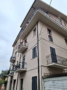 Foto Appartamento in Via Brigiotti, Teramo Centro di 100 m² con 4 locali