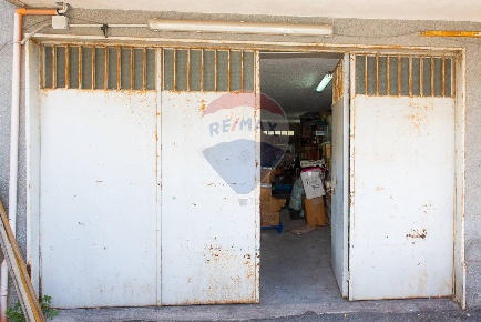 Foto Box in Via Aquila, San Giovanni la Punta Centro di 72 m² con 1 locali