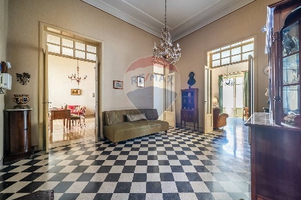 Foto Appartamento in Via Giovanni Pacini, Palermo Zisa di 206 m² in vendita