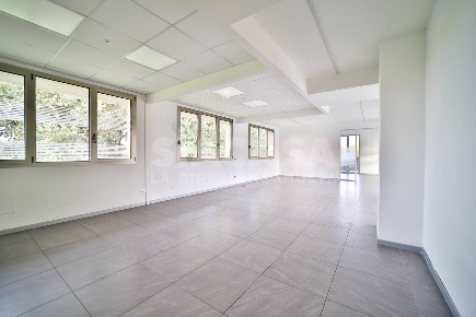 Foto Ufficio a Trezzo sull'Adda di 222 m² con 5 locali in affitto
