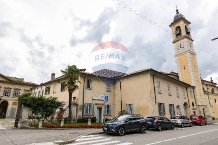 Foto Locale commerciale in via Garibaldi, Vanzago Centro di 400 m²