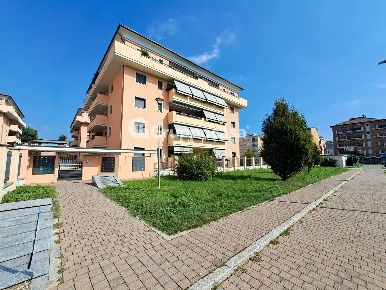 Foto Appartamento in via F.lli Sanchioli, Magenta Centro di 129 m²