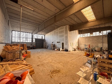 Foto Capannone industriale a Bientina di 378 m² con 3 locali in vendita