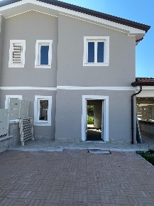 Foto Case semi ndipendenti a Luni Marina di Carrara di 95 m² con 5 locali