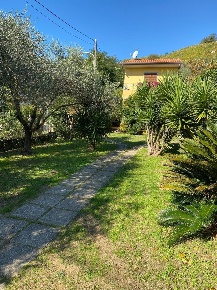 Foto Casa indipendente a Massa Mirteto di 160 m² con 7 locali in vendita