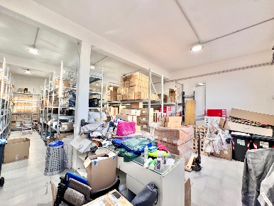 Foto Capannone industriale a Vicopisano Centro di 170 m² con 2 locali