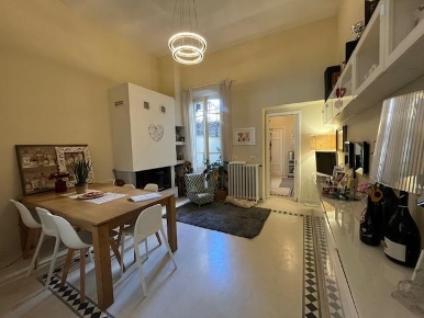 Foto Villa a schiera a Viareggio Centro di 130 m² con 6 locali in vendita