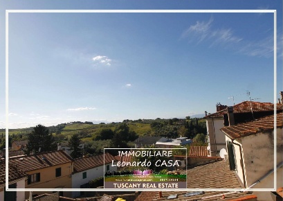 Foto Casa indipendente a Vinci Centro di 160 m² con 9 locali in vendita