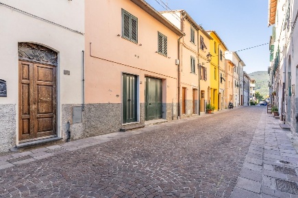 Foto Casa indipendente a Cascina Centro di 90 m² con 5 locali in vendita