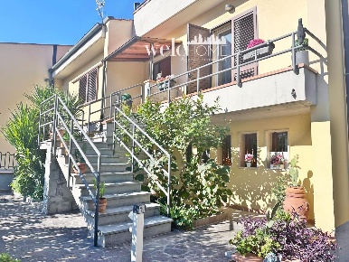 Foto Villa unifamiliare a Campi Bisenzio San Donnino di 256 m² in vendita