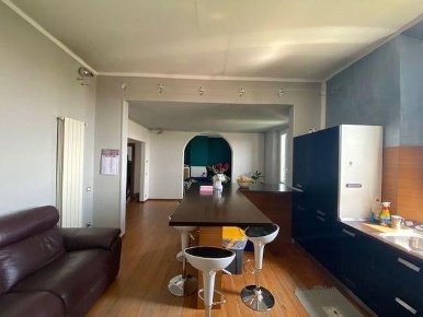 Foto Appartamento a Cascina Semicentro di 150 m² con 6 locali in vendita