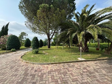 Foto Villa bifamiliare a San Giuliano Terme di 115 m² con 4 locali