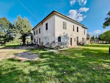 Foto Rustico a Santa Croce sull'Arno Staffoli di 670 m² con 17 locali