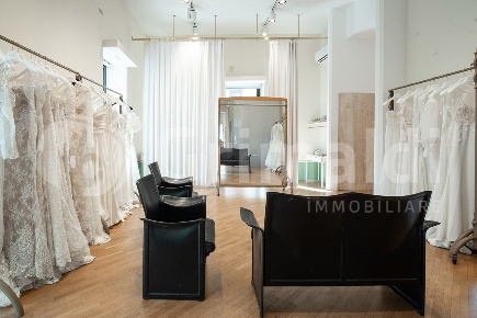 Foto Negozio a Marigliano Centro di 350 m² con 5 locali in vendita